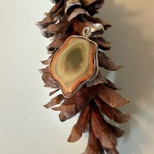 NWOT Natural Agate Slice Sterling Silver Pendant 1.75 Inch Drop in Gift Box
